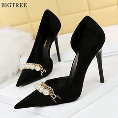 Pearl Chain Black Side Hollow High Heels